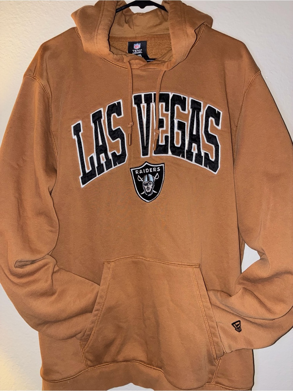 NFL New Era Las Vegas Raiders Pullover Hoodie - Tan